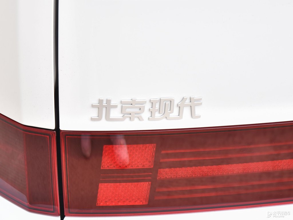 晨露白勝達(dá)車尾外觀圖片