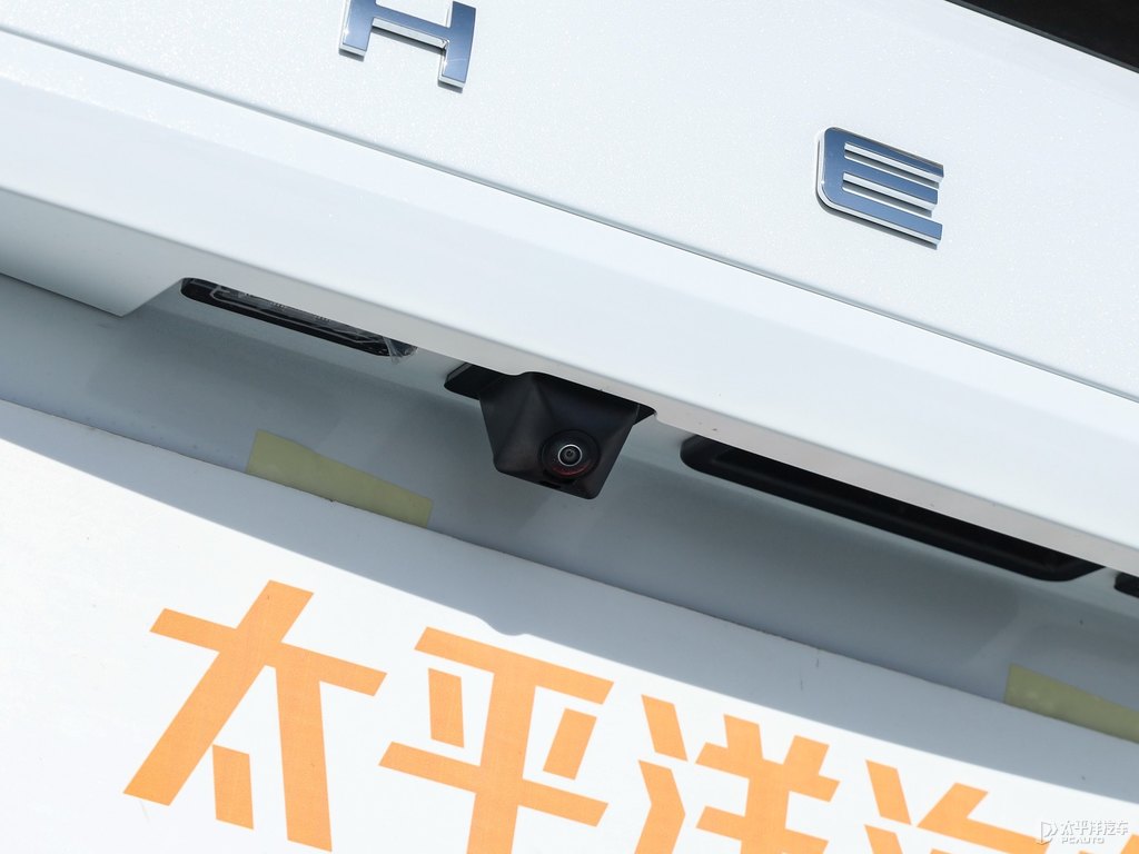 珍珠白瑞虎8車尾外觀圖片