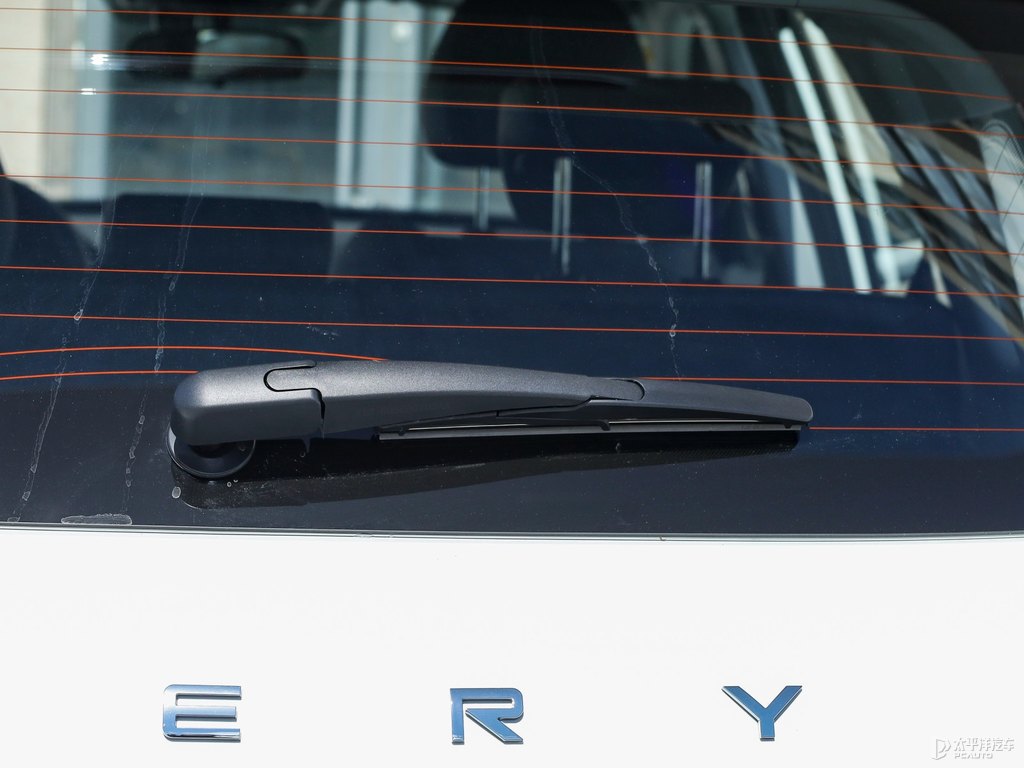 珍珠白瑞虎8車尾外觀圖片