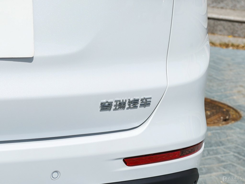 珍珠白瑞虎8車尾外觀圖片