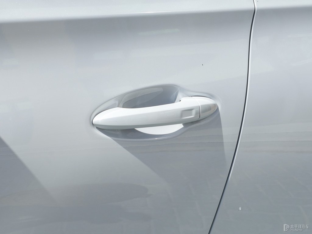 珍珠白瑞虎8車身外觀圖片