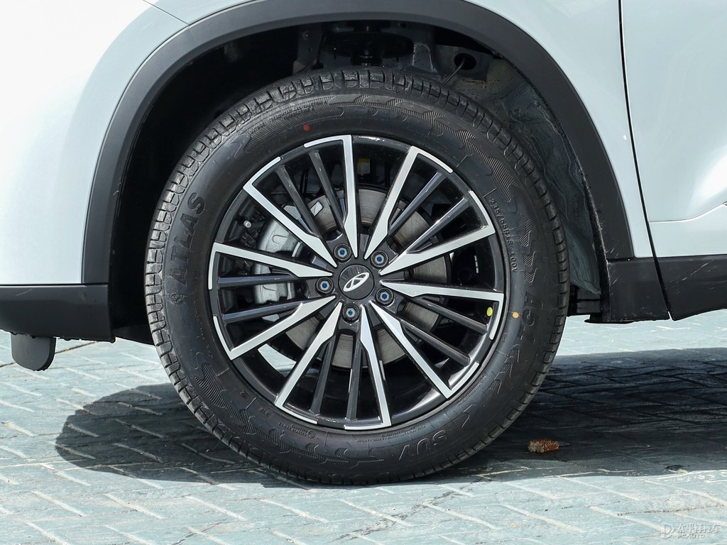 珍珠白瑞虎8車身外觀圖片