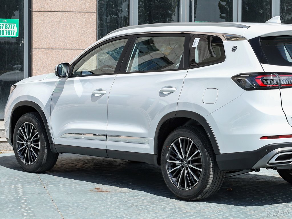 珍珠白瑞虎8車身外觀圖片