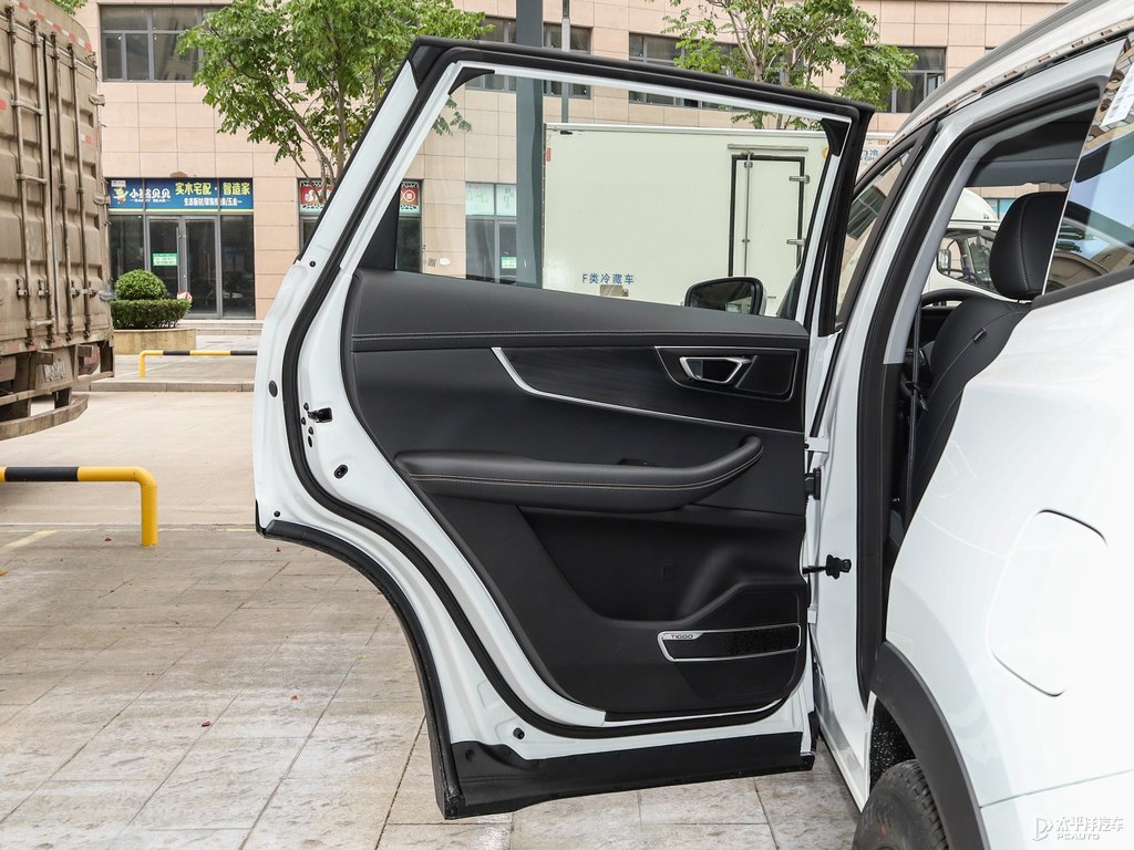 珍珠白瑞虎8車廂內(nèi)飾圖片