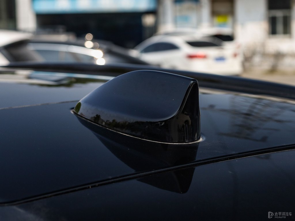 明月白蒙迪歐車身外觀圖片