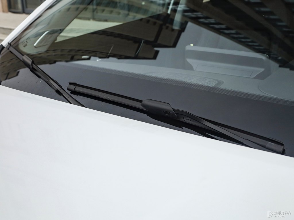 珍珠白瑞虎8車身外觀圖片