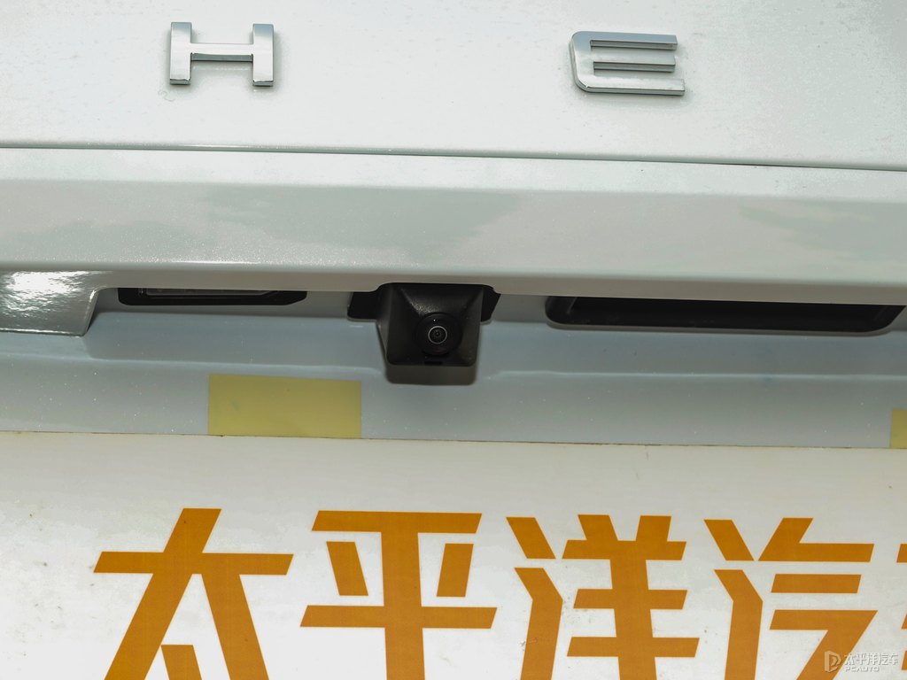 珍珠白瑞虎8車尾外觀圖片