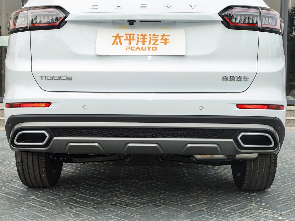 珍珠白瑞虎8車尾外觀圖片