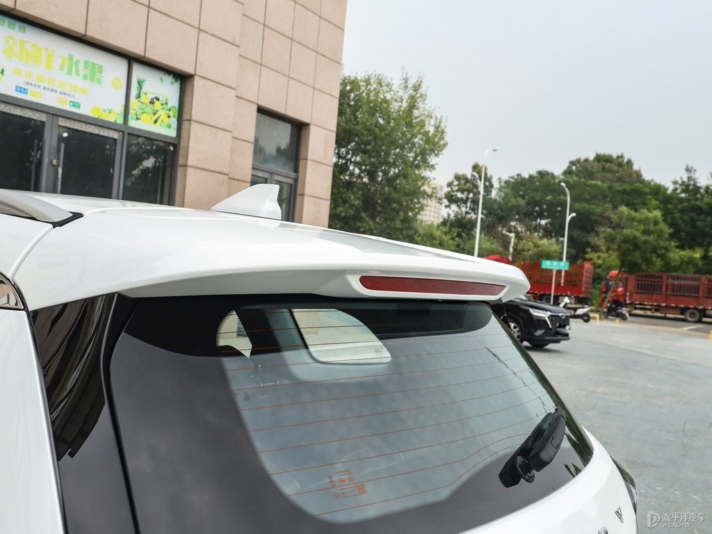 珍珠白瑞虎8車尾外觀圖片