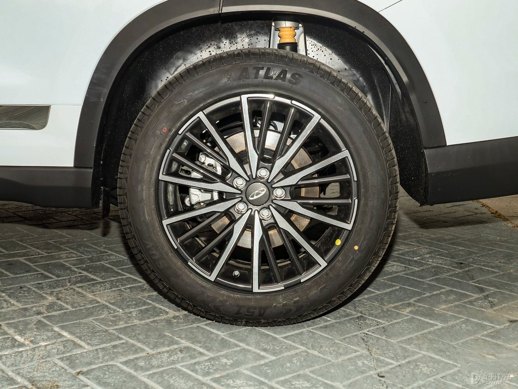 珍珠白瑞虎8車身外觀圖片