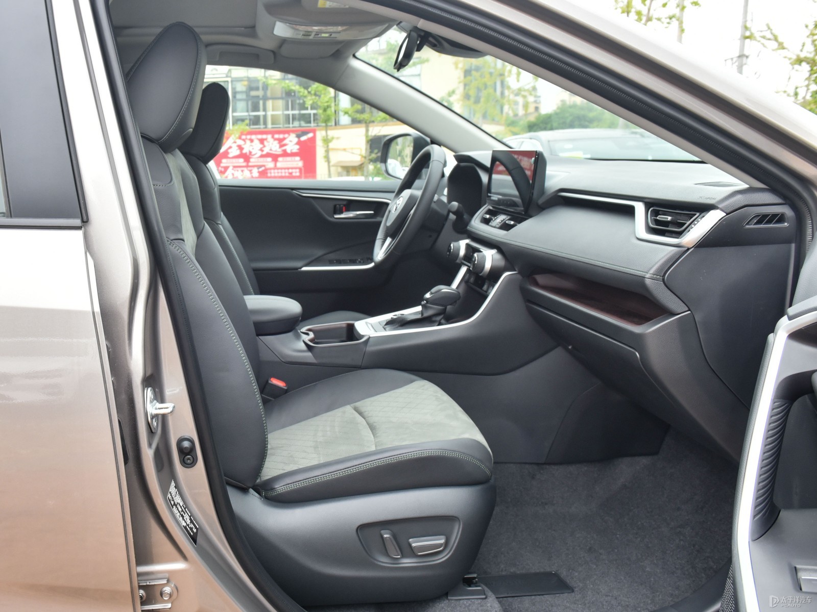 RAV4榮放空間高清大圖