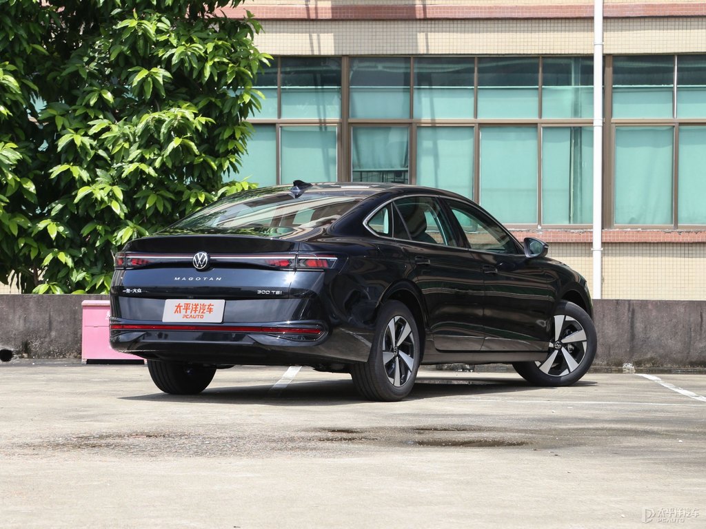 魅影黑邁騰整車外觀外觀圖片
