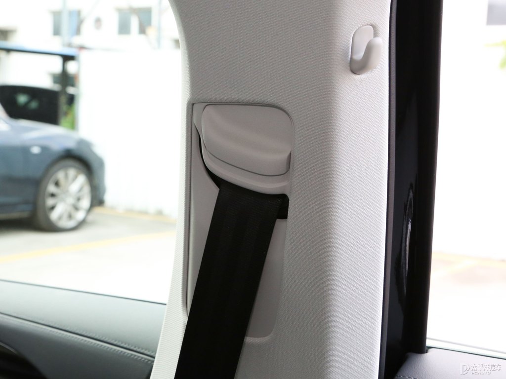 魅影黑邁騰車廂內(nèi)飾圖片