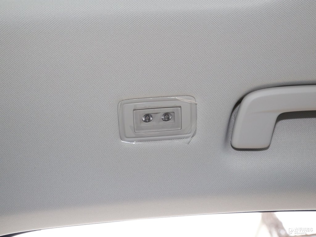 魅影黑邁騰車廂內(nèi)飾圖片