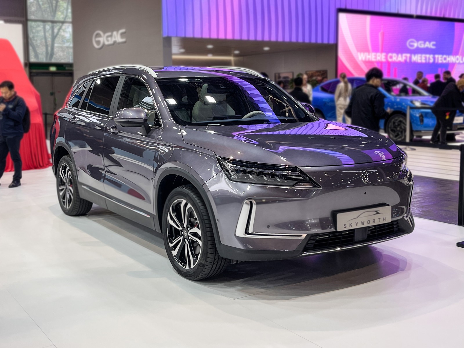 創(chuàng)維汽車EV6車展高清大圖