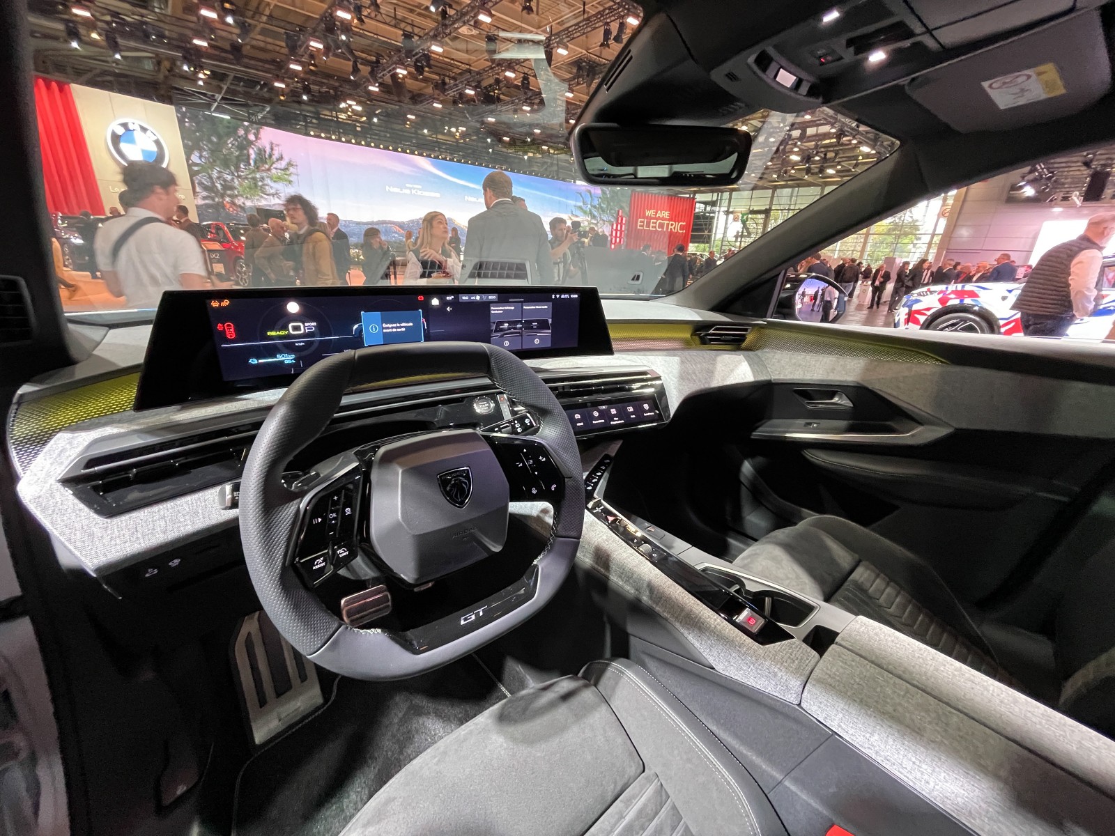標(biāo)致5008新能源車展高清大圖