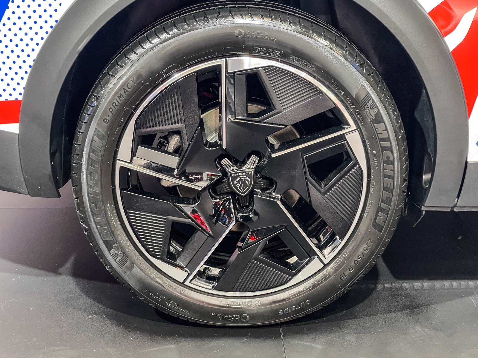 標(biāo)致408新能源(海外)車展高清大圖