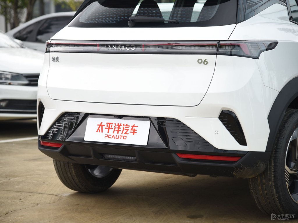 銀鹽白領(lǐng)克06車(chē)尾外觀圖片