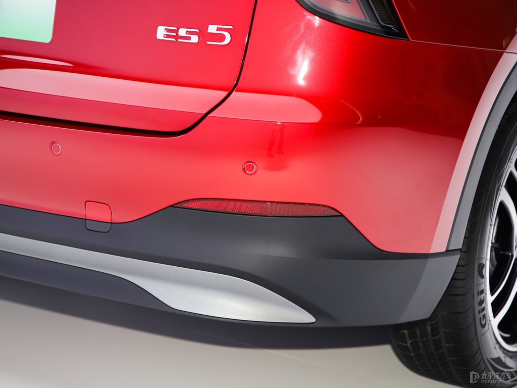 火熱紅MG ES5車尾外觀圖片