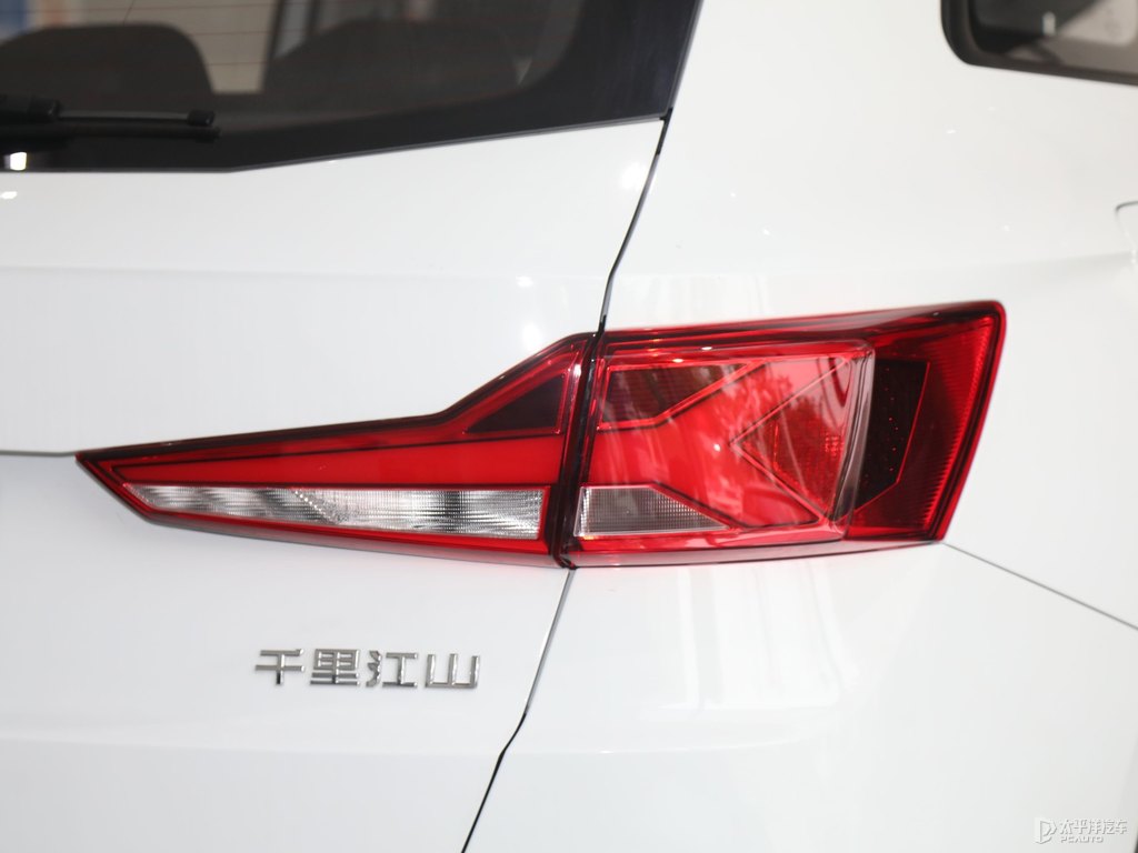 極地白捷達(dá)VS7車尾外觀圖片