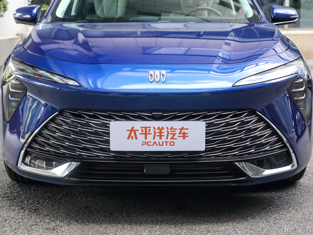 帝王藍(lán)君越車頭外觀圖片