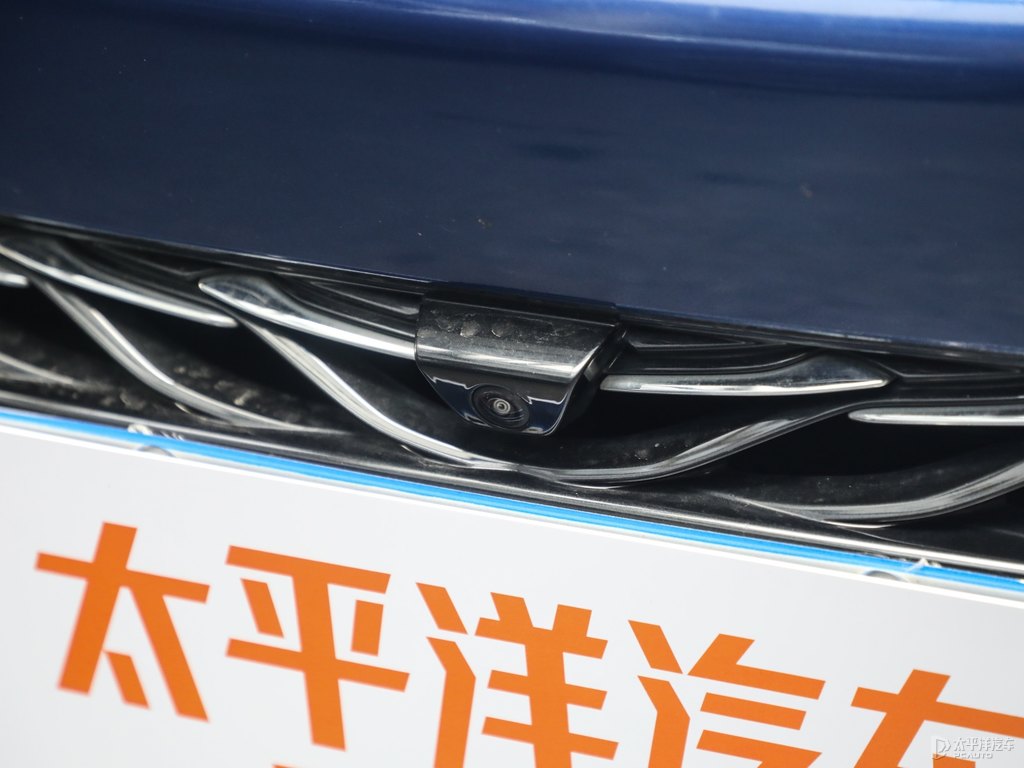 帝王藍(lán)君越車(chē)頭外觀(guān)圖片