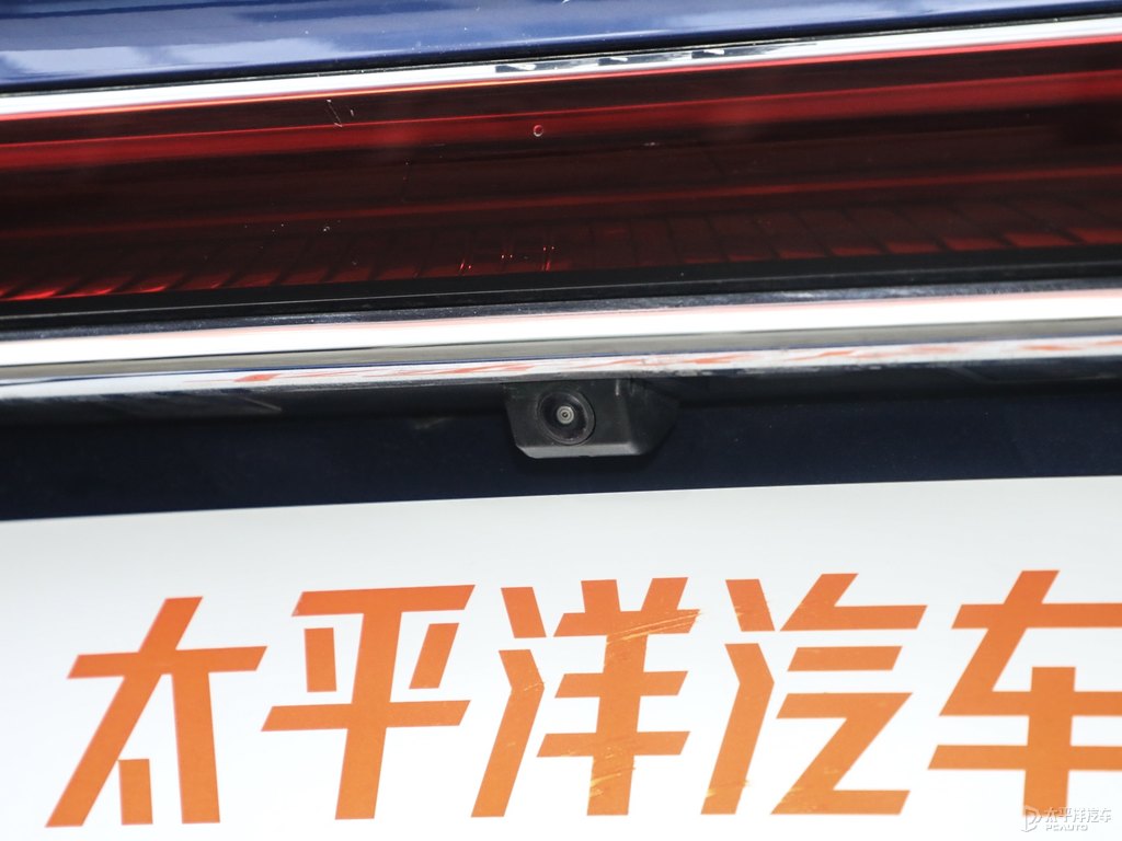 帝王藍(lán)君越車尾外觀圖片
