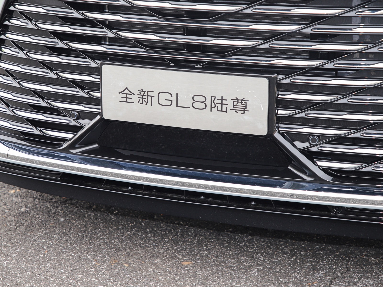 別克GL8外觀高清大圖