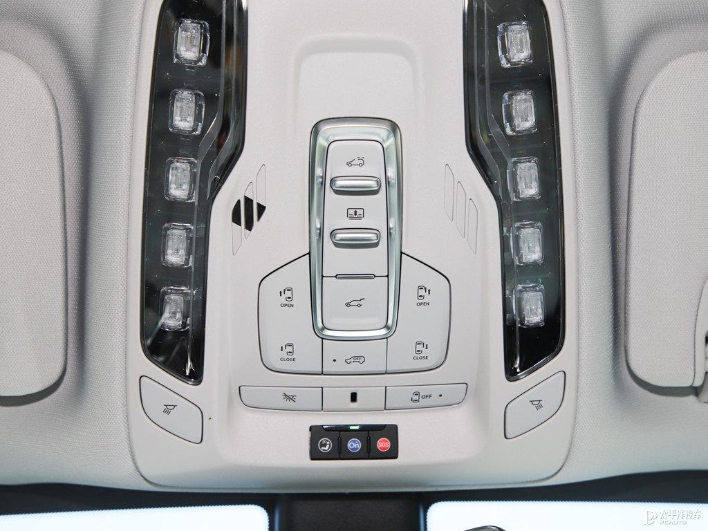 珍珠白別克GL8車廂內(nèi)飾圖片