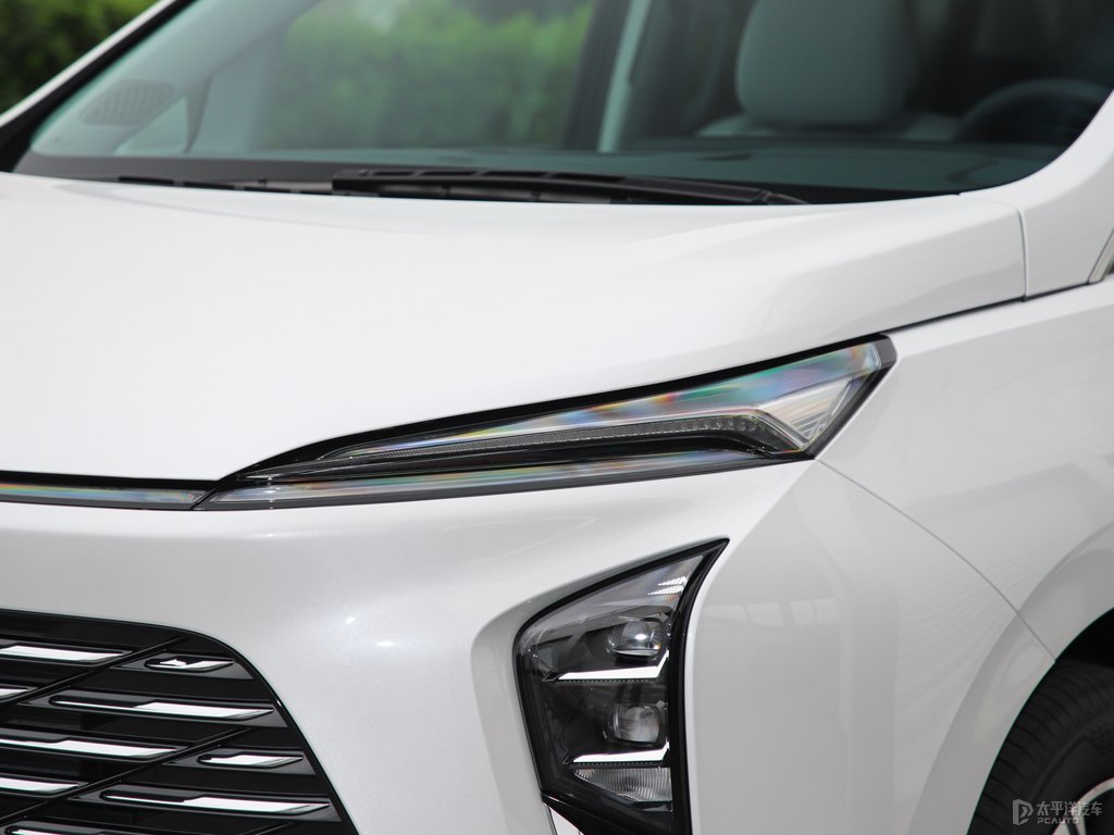 珍珠白別克GL8車頭外觀圖片