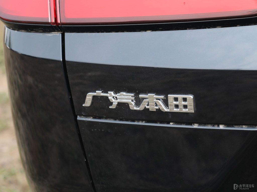 星空藍皓影車尾外觀圖片