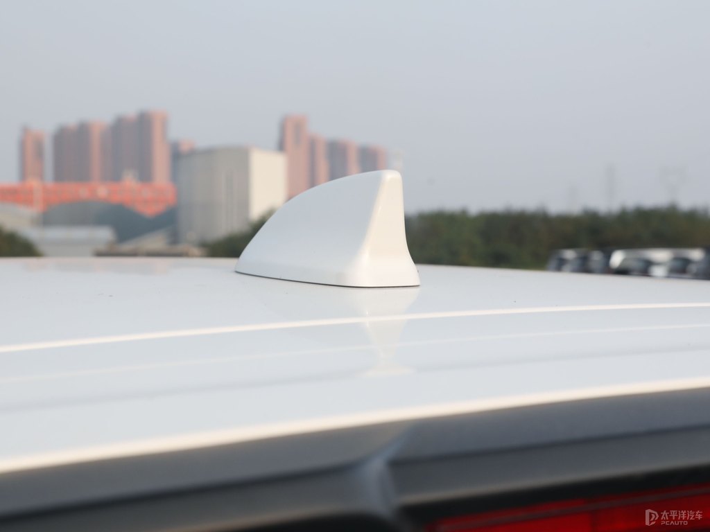 星月白皓影車身外觀圖片