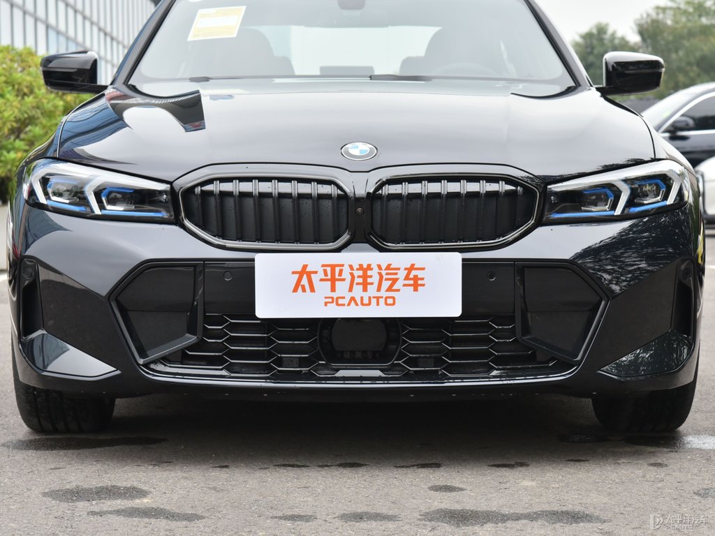 碳黑寶馬3系車頭外觀圖片