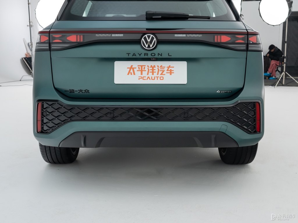 啞光云杉青探岳車尾外觀圖片
