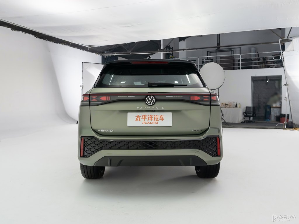 雅丹青探岳整車(chē)外觀外觀圖片