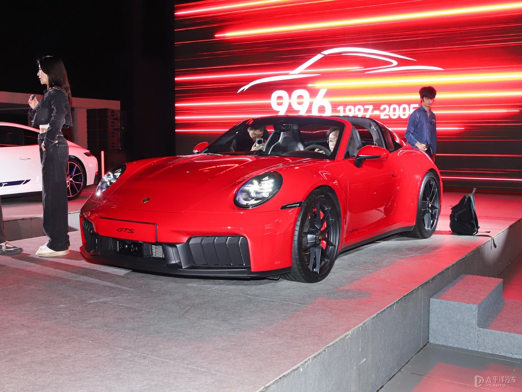 胭脂紅保時捷911整車外觀外觀圖片