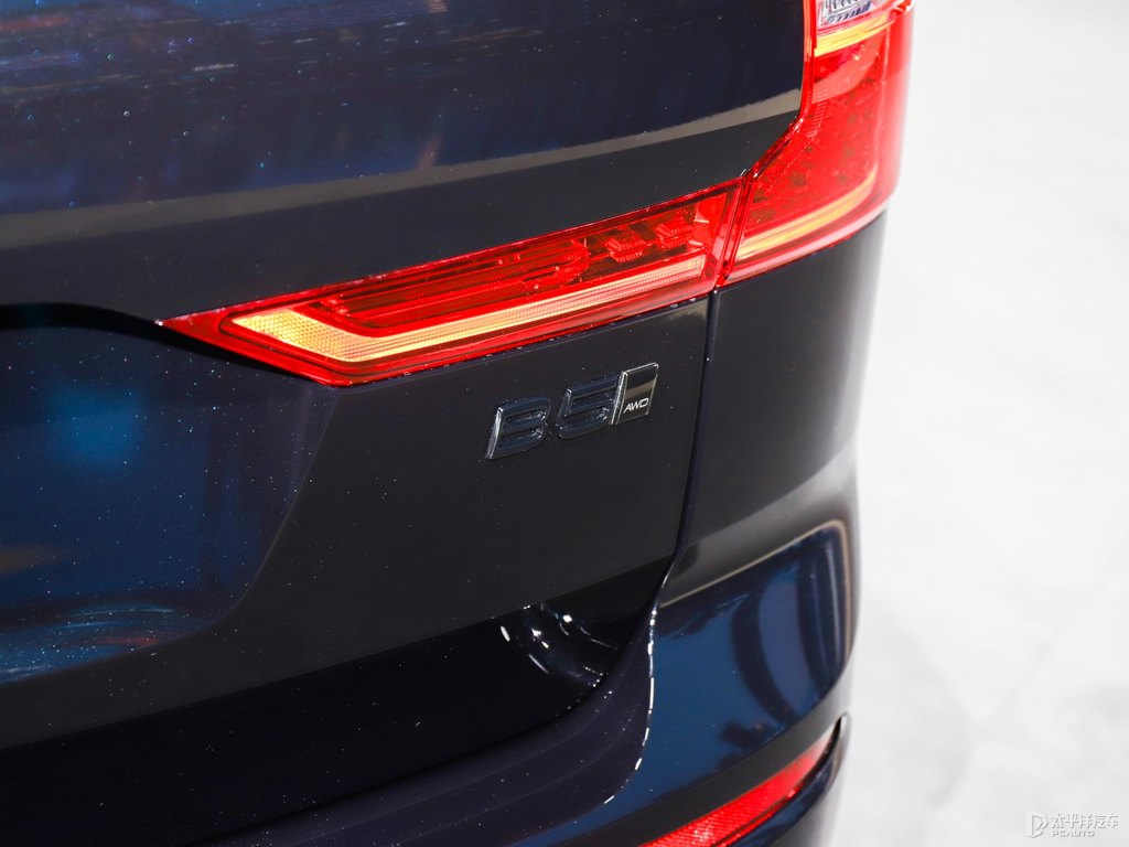瑪瑙黑沃爾沃XC60車尾外觀圖片