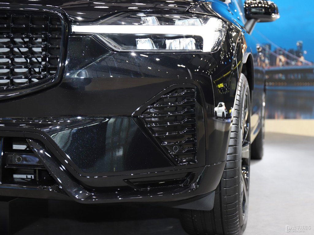 瑪瑙黑沃爾沃XC60車(chē)頭外觀圖片