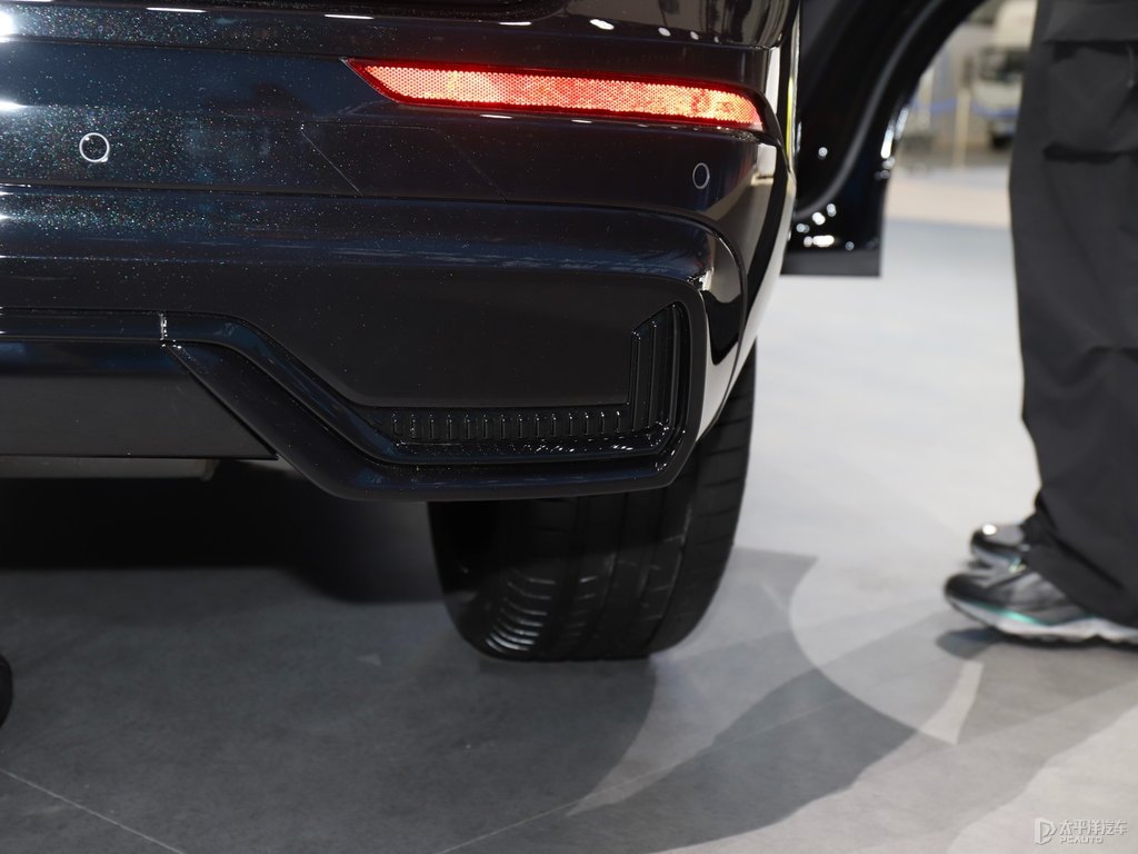 瑪瑙黑沃爾沃XC60車尾外觀圖片
