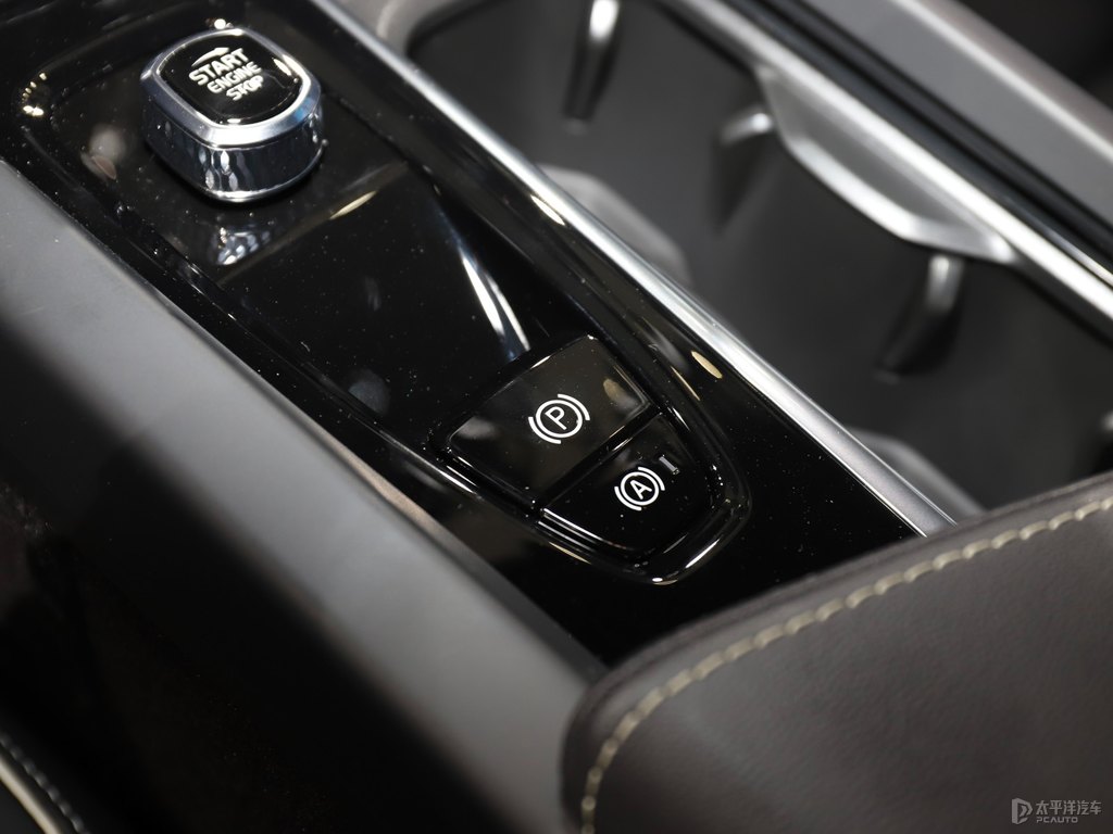 瑪瑙黑沃爾沃XC60中控內(nèi)飾圖片