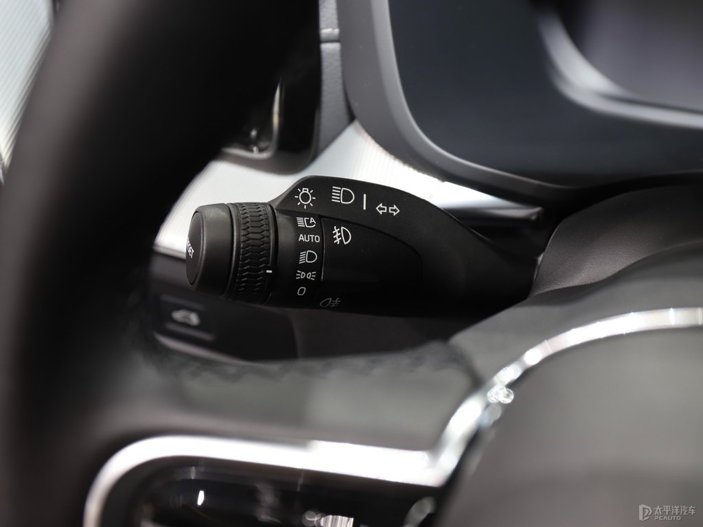 瑪瑙黑沃爾沃XC60中控內(nèi)飾圖片