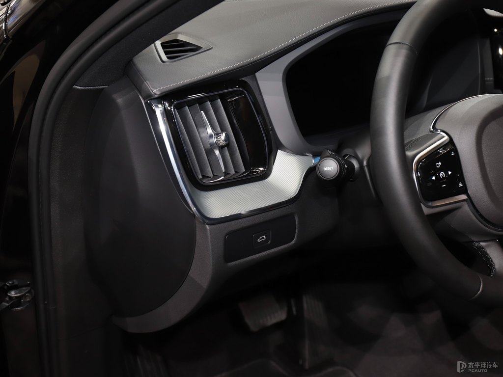 瑪瑙黑沃爾沃XC60中控內(nèi)飾圖片