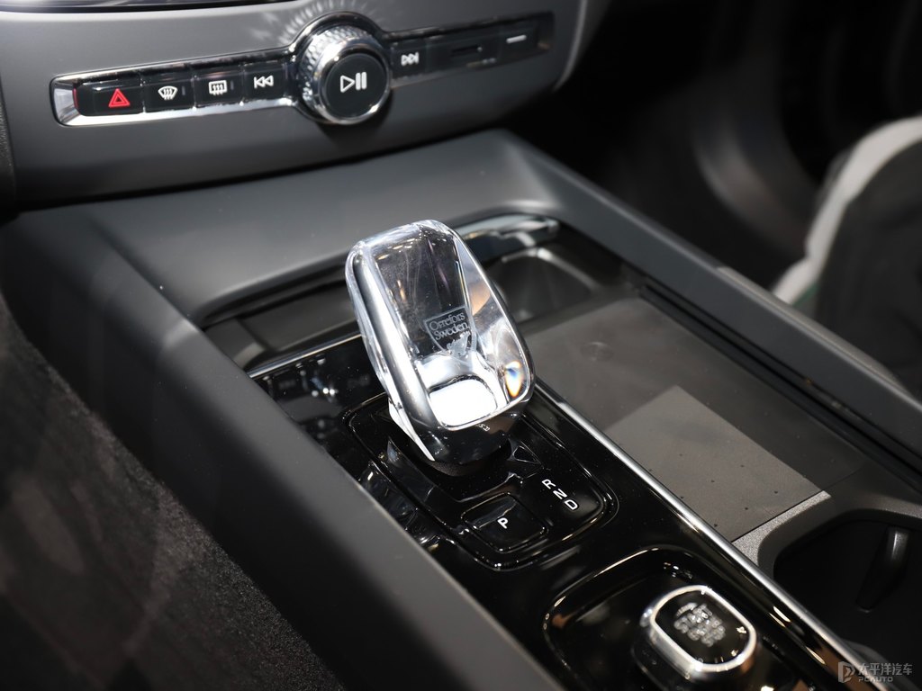 瑪瑙黑沃爾沃XC60中控內(nèi)飾圖片