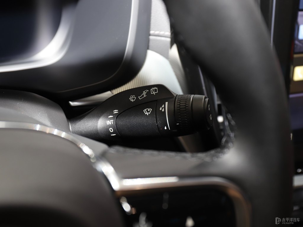 瑪瑙黑沃爾沃XC60中控內(nèi)飾圖片