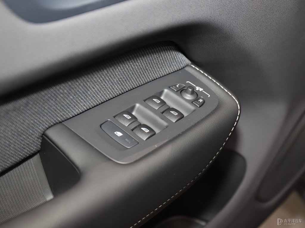 瑪瑙黑沃爾沃XC60車(chē)廂內(nèi)飾圖片