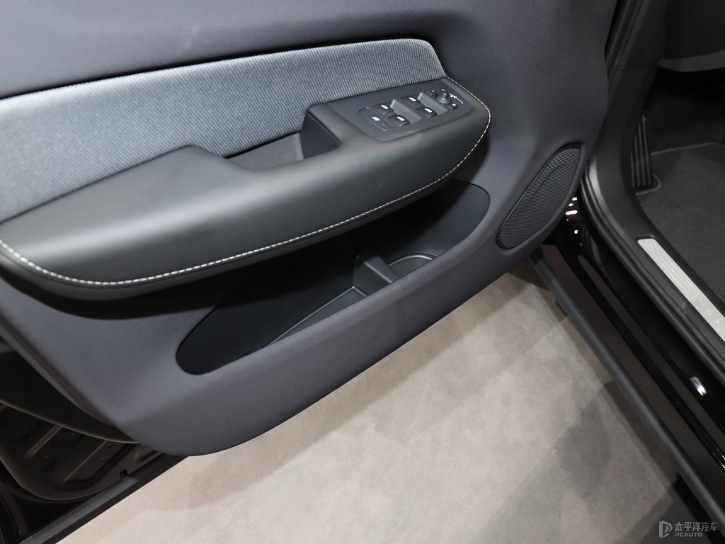 瑪瑙黑沃爾沃XC60車廂內(nèi)飾圖片