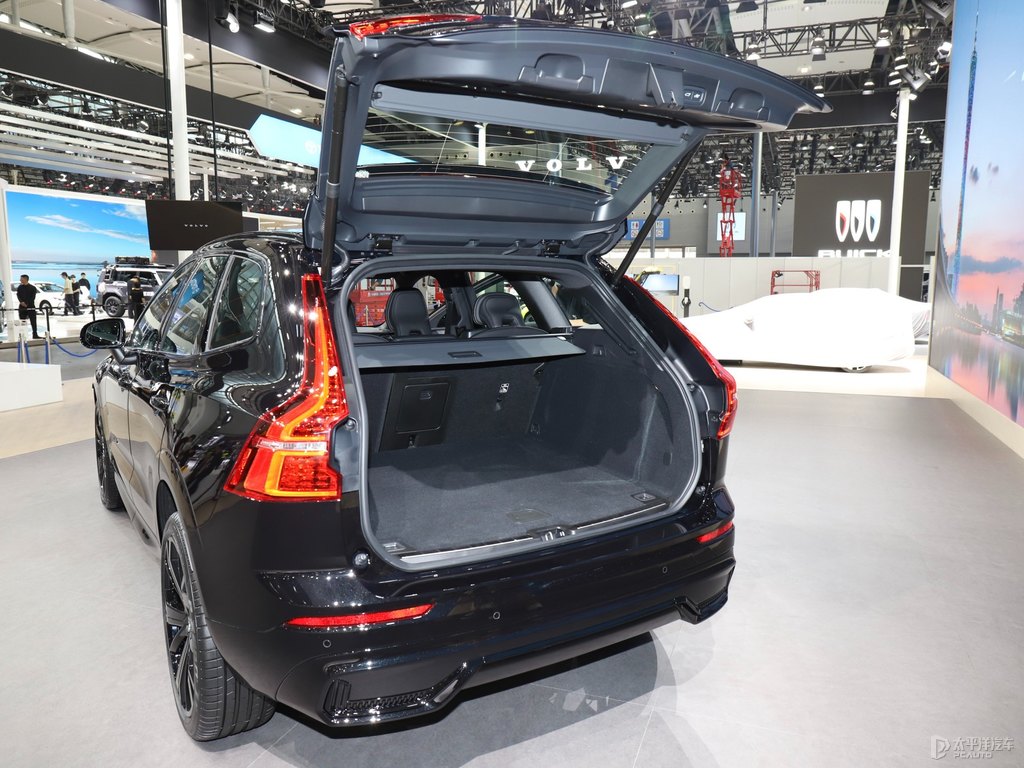 瑪瑙黑沃爾沃XC60后備廂空間圖片