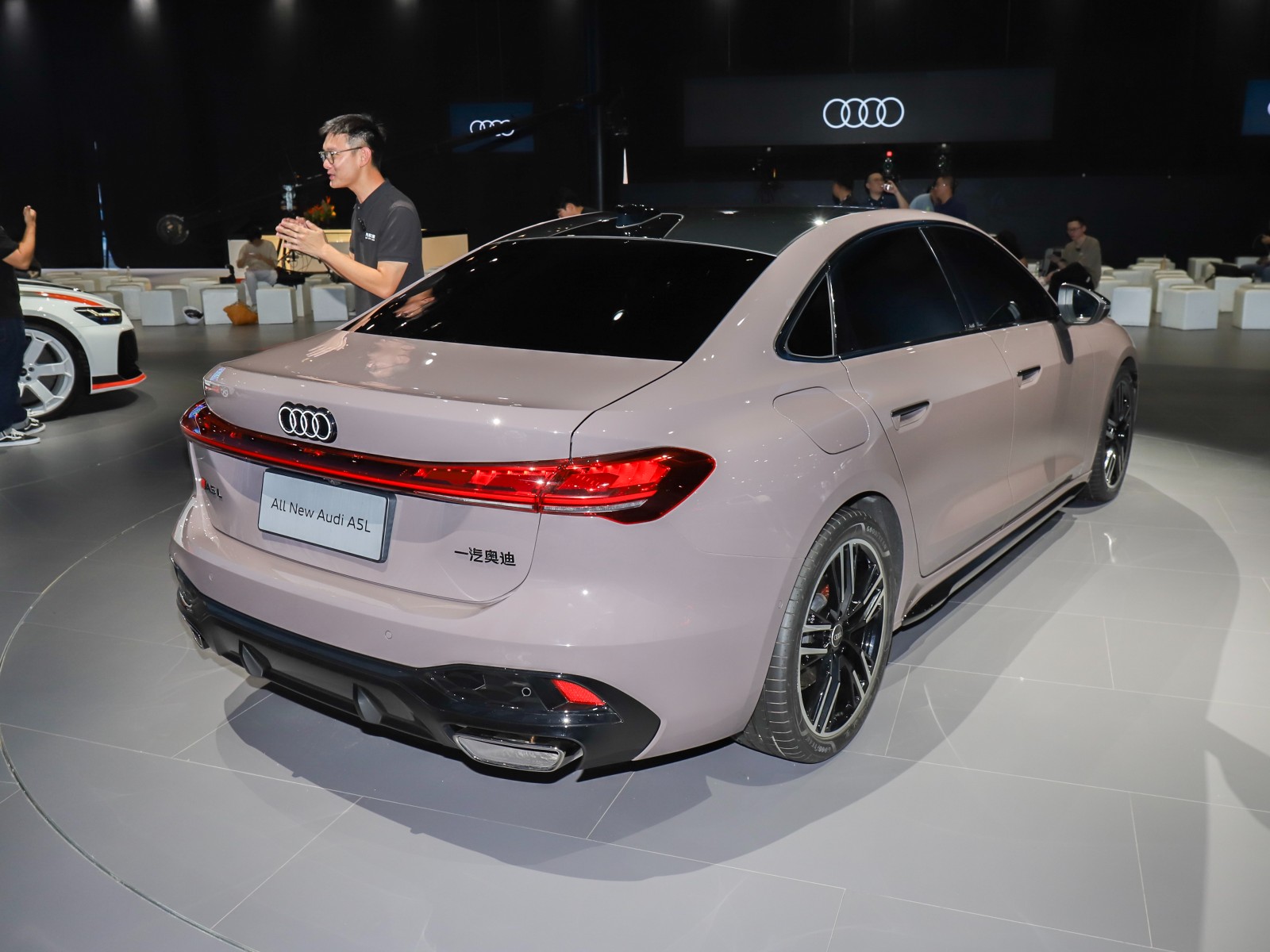 奧迪A5L車展高清大圖