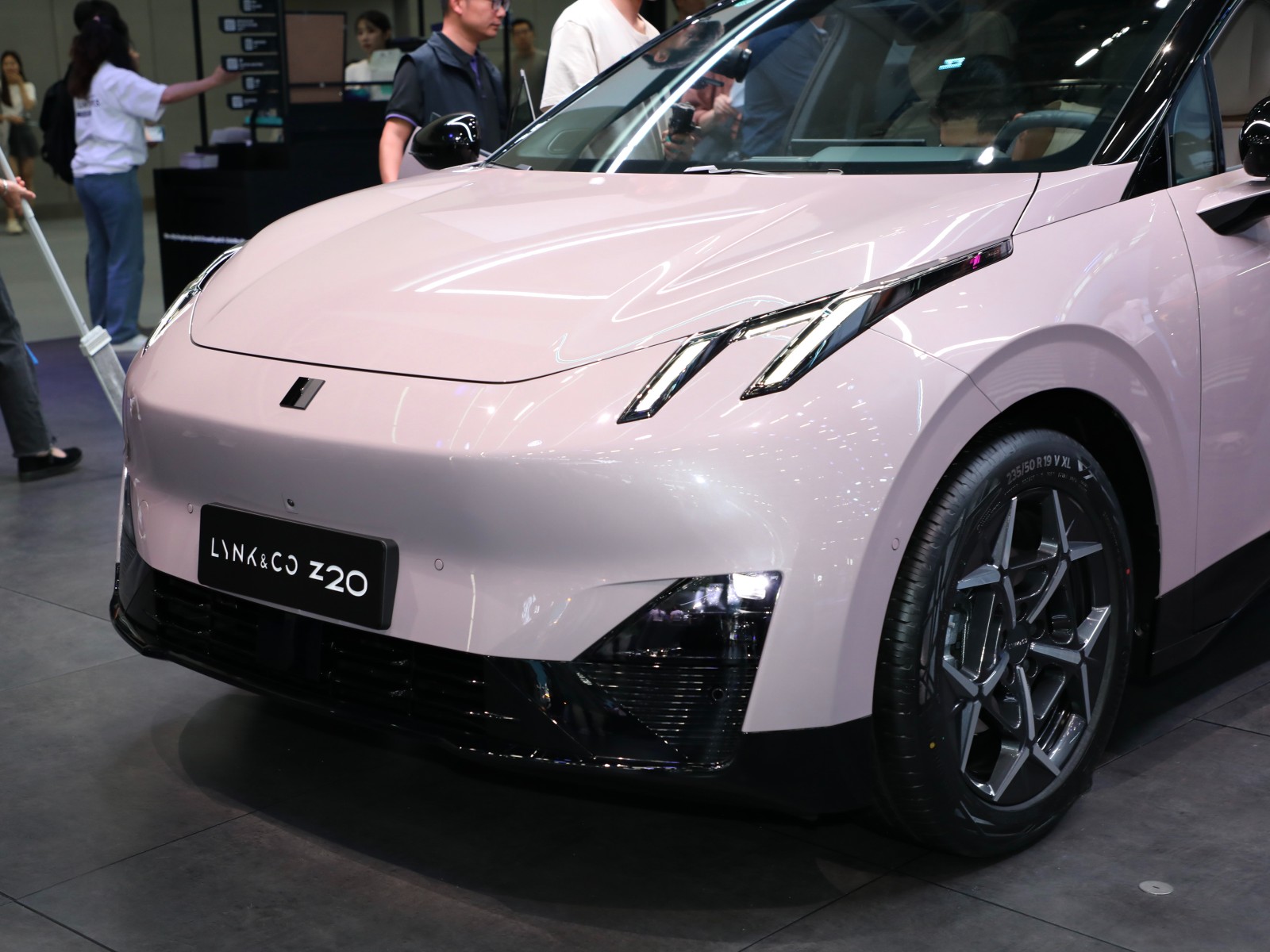 領(lǐng)克Z20車展高清大圖