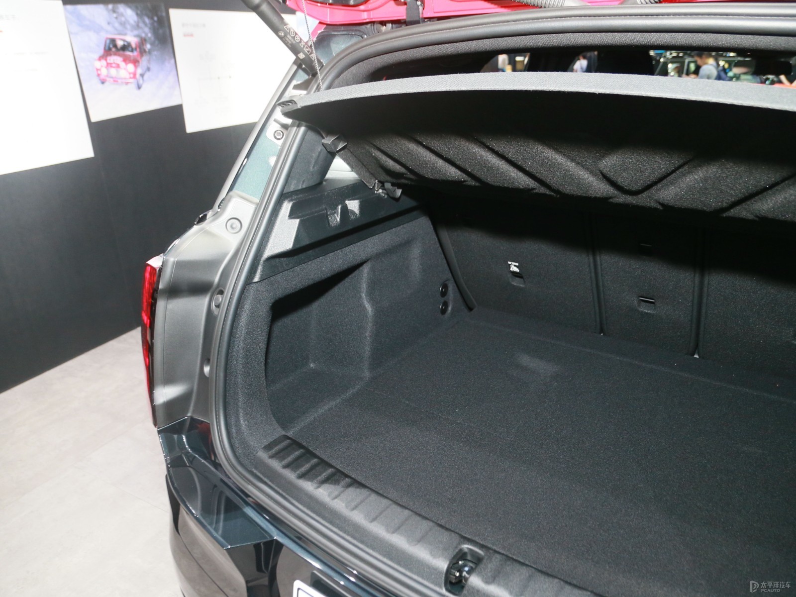 MINI JCW COUNTRYMAN空間高清大圖